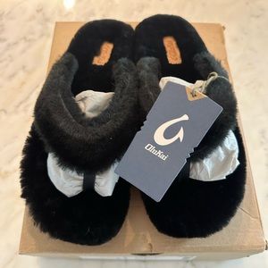 Olu Kai Kīpe'a Heu - Black Size 9 fuzzy sandals